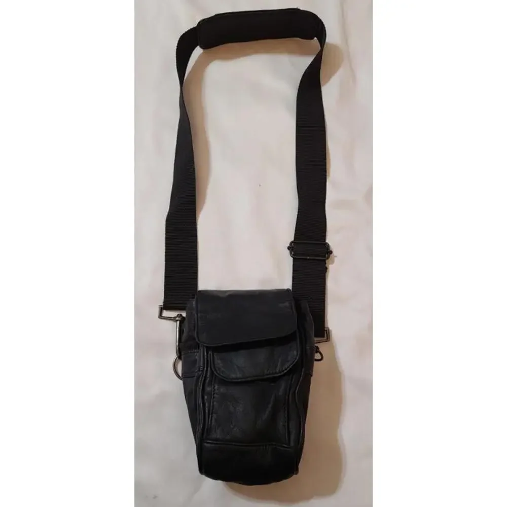 Vintage Black Padded Faux Leather Camera Bag with Adjustable Shoulder Strap EUC